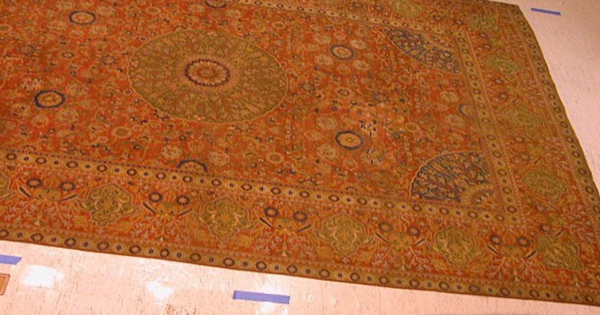 Kus koberce vyřeší zásadní problém: Jeho vložení pod radiátor udrží teplo a šetří tak na energiích