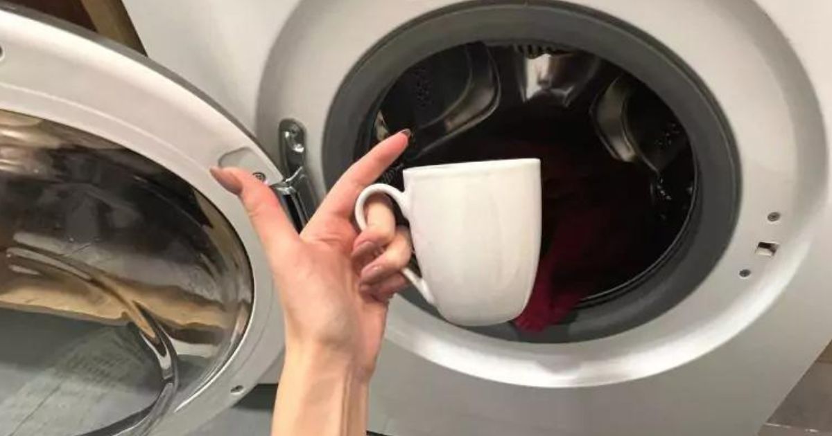 Hrnek jedlé sody vhoďte do praní: Neutralizuje pachy a pomůže v boji proti nečistotám