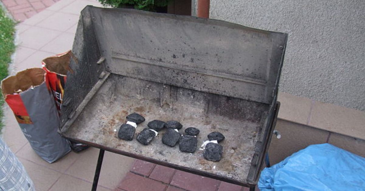 Časté chyby, které kazí jinak dokonalé grilování: Teplota grilu, frekvence otáčení jídla, ale i špatná údržba