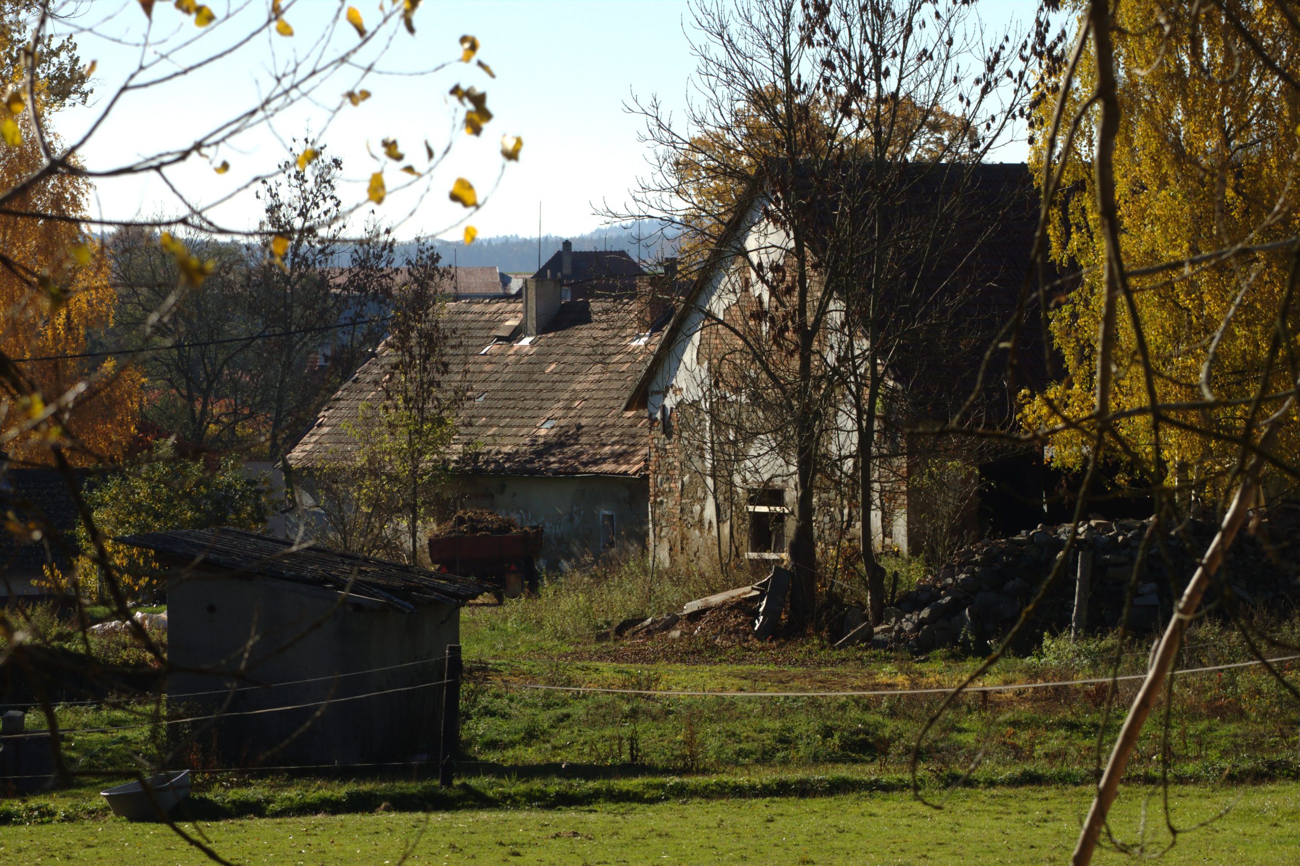 Půda na záhonech po zimě. Tento test ukáže, jestli ji připravujete správně