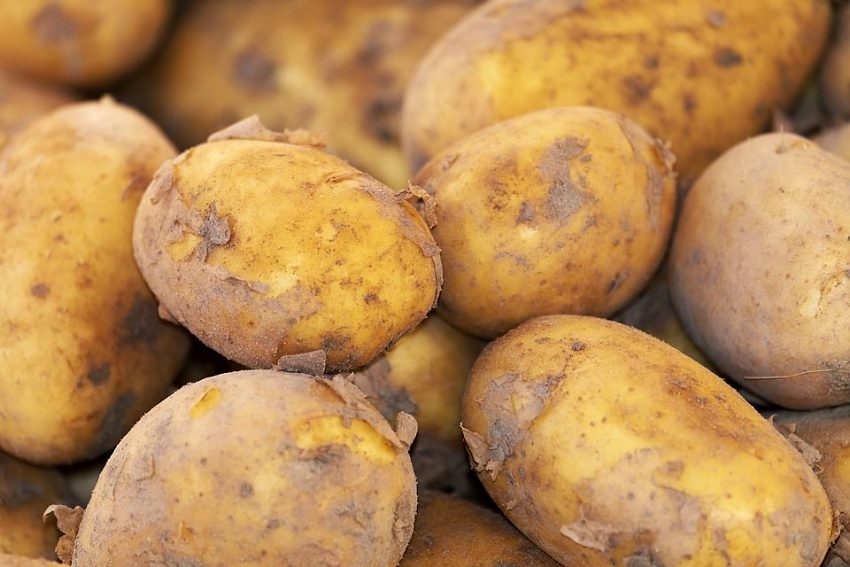 Geniální hack pro bleskové oloupání brambor