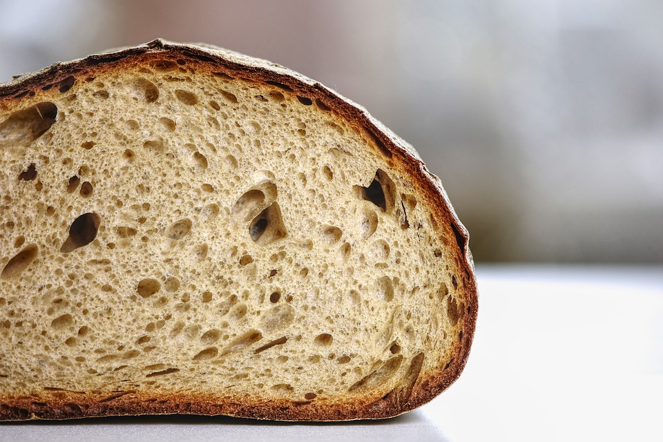 Jak skladovat chléb aby dlouho vydržel – pekařský trik pomůže