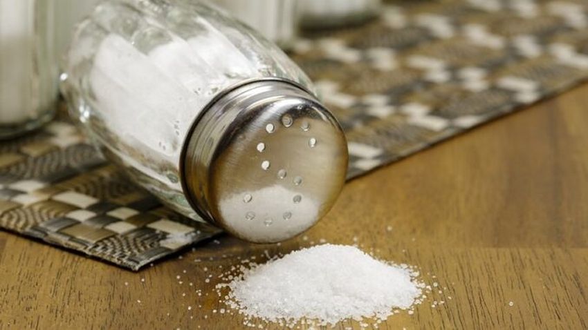 Jak použít sůl pro absorbování vlhkosti v domácnosti