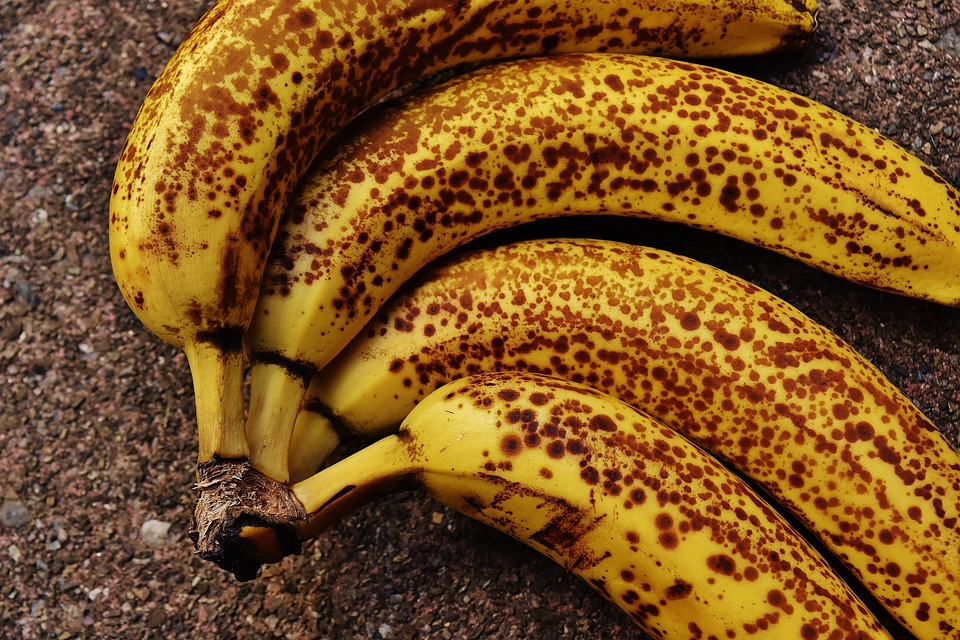 Banánové slupky by měly být používány v rámci vyváženého kompostování nebo jako doplněk k jiným druhům hnojiv.