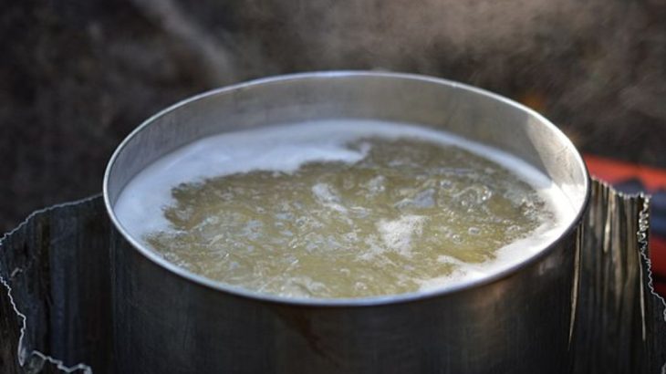 Pokud chcete uvařit těstoviny bez toho, aby se rozvařily, můžete si zkusit vzít na pomoc led – funguje opravdu přímo skvěle.
