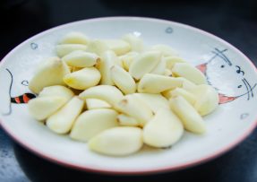stroužky česneku