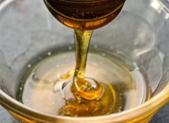 Falešný a pravý med: Lze je rozeznat snadno, pomůže test s kávovou lžičkou