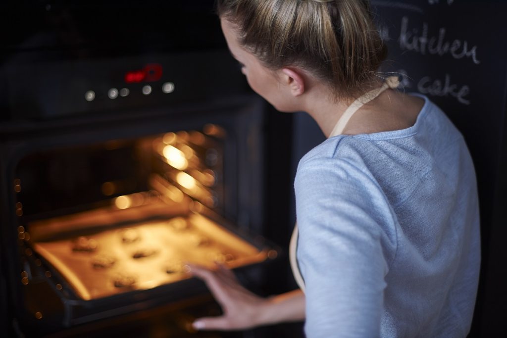 Tento geniální trik vám pomůže vyčistit troubu od všech nečistot