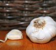 Pohnojte pokojovky česnekem, odvděčí se krásnými květy