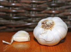 Pohnojte pokojovky česnekem, odvděčí se krásnými květy