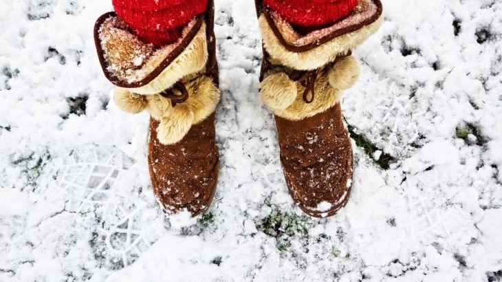 Boty vám už v zimě klouzat nebudou, pomůže vám obyčejné lepidlo i pryskyřice