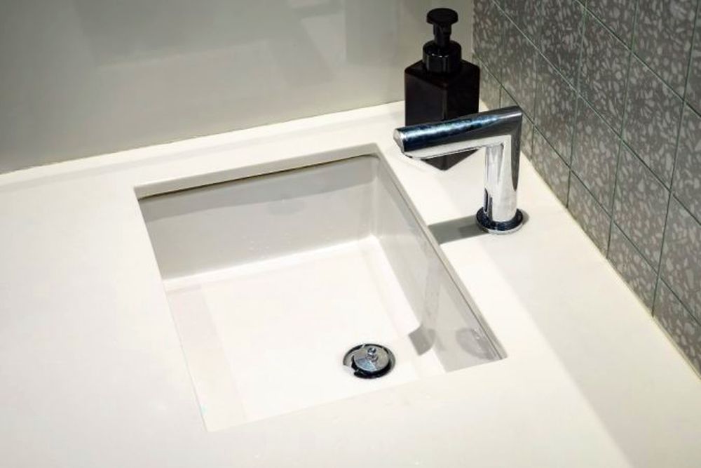 Aby byly armatury v koupelně zase jako nové, je třeba na ně použít osvědčený přírodní prostředek, který je skvěle vyčistí.