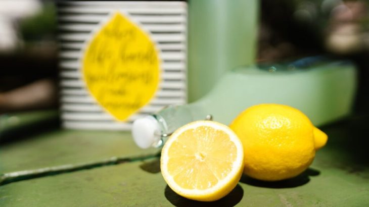 Už žádný vodní kámen, bez problému si s ním poradí citron