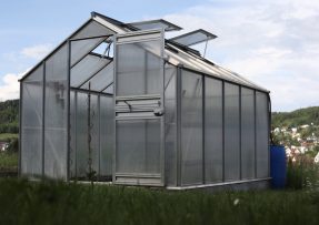Skleník na zahradě
