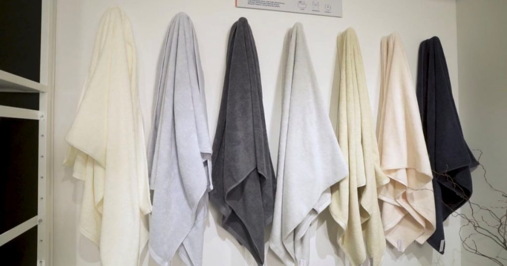 Měkké a hebké ručníky jsou snem každé správné hospodyňky. Není třeba si lámat hlavu – skvěle pomůže obyčejný ocet.