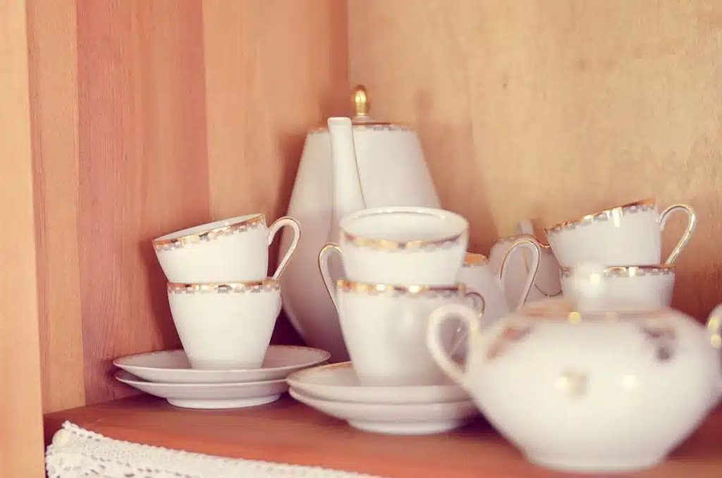 Za starý porcelán statisíce: Je čas zkontrolovat půdu, nádobí po babičce má hodnotu
