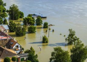 Na Česko se podle všeho řítí extrémní počasí, které může z koryt zvednout většinu řek. Na povodně se proto vyplatí připravit.