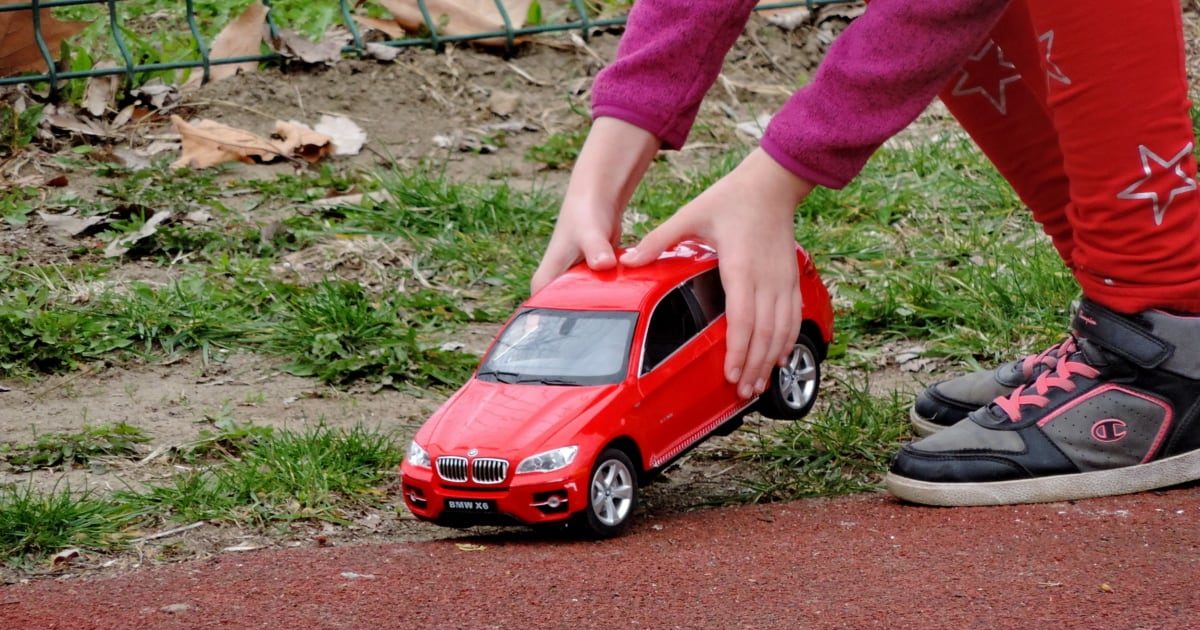 Otevřete staré krabice po rodičích! Obyčejný plechový traktor Zetor z půdy dnes stojí víc než luxusní dovolená