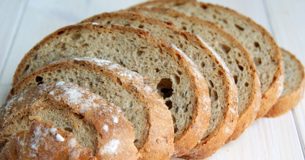 Cukr v chlebníku zastaví tvrdnutí pečiva na celý týden. Funguje lépe než utěrka, igelit i mrazák dohromady