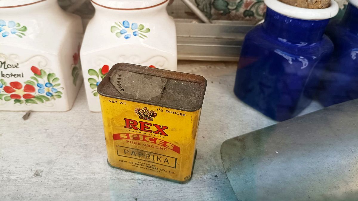 Retro plechové dózy získávají sběratelskou hodnotu. Cenu určuje stáří, potisk a stav povrchu