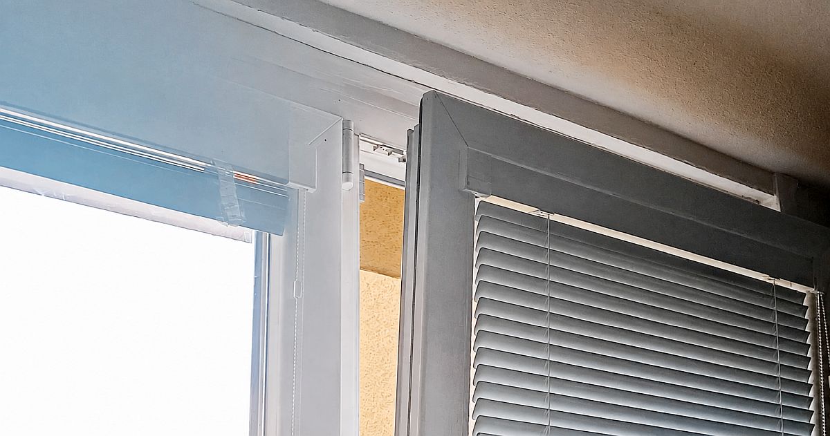 Otevřené okno přes noc může v chladném období zvýšit riziko kondenzace a vzniku plísní